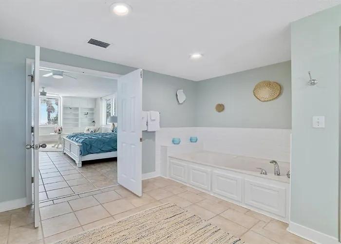 Beachclub A-201-2nd Floor Beachfront-4 Bed-4bath-luxe Condo-resort-sleeps 10 Apartment *