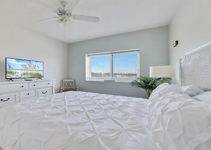 Beachclub A-201-2nd Floor Beachfront-4 Bed-4bath-luxe Condo-resort-sleeps 10 * Gulf Shores
