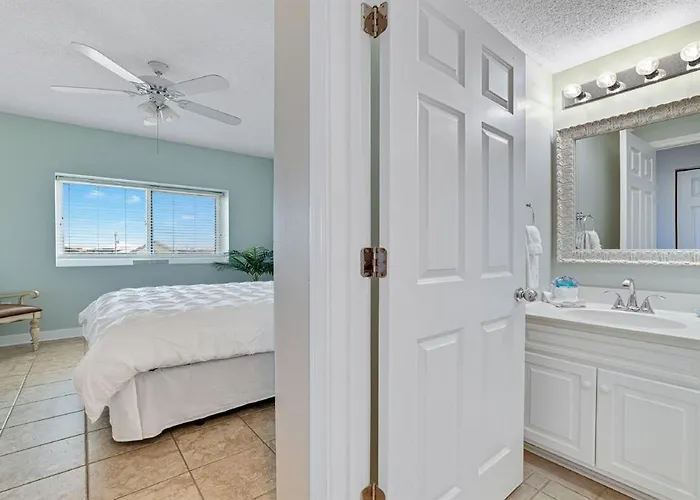 Beachclub A-201-2nd Floor Beachfront-4 Bed-4bath-luxe Condo-resort-sleeps 10 Apartment